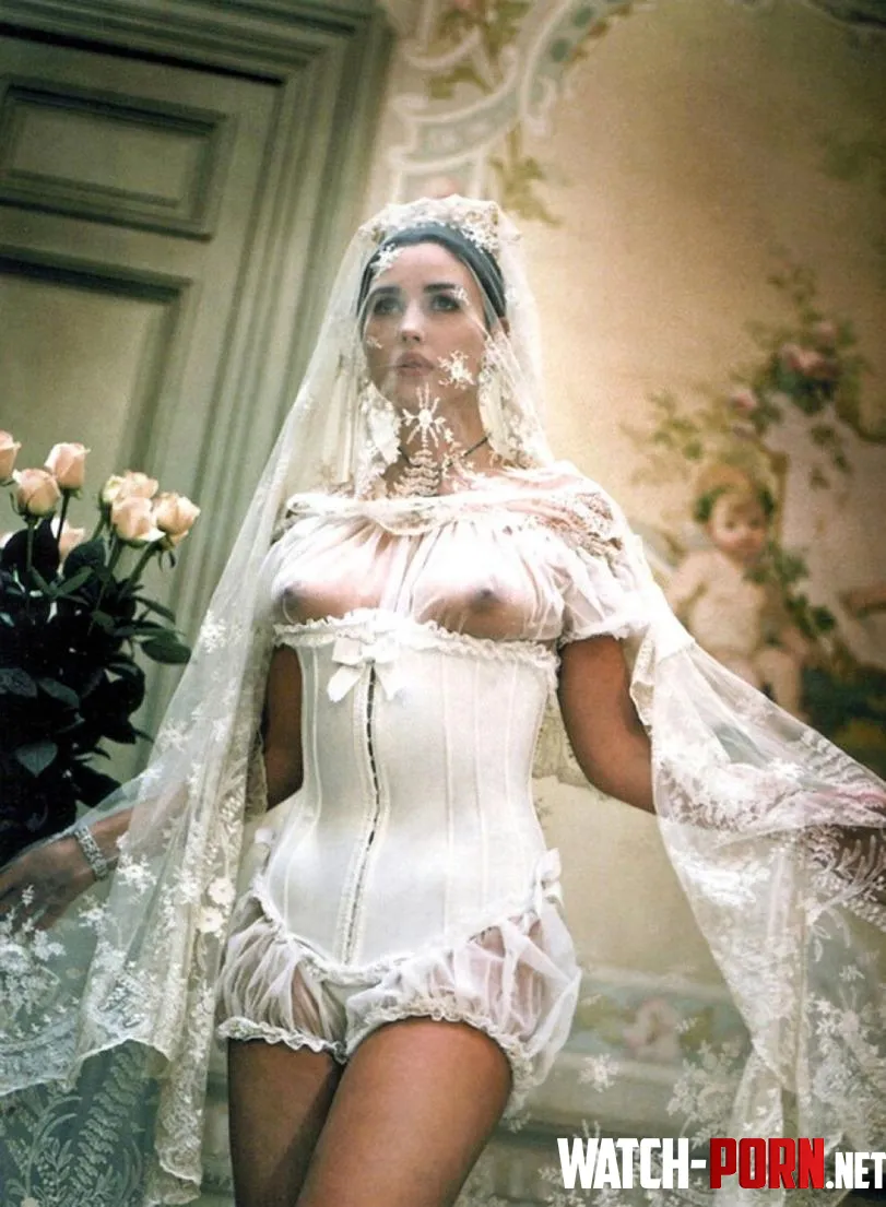 Monica Bellucci by QUEENREDLILI