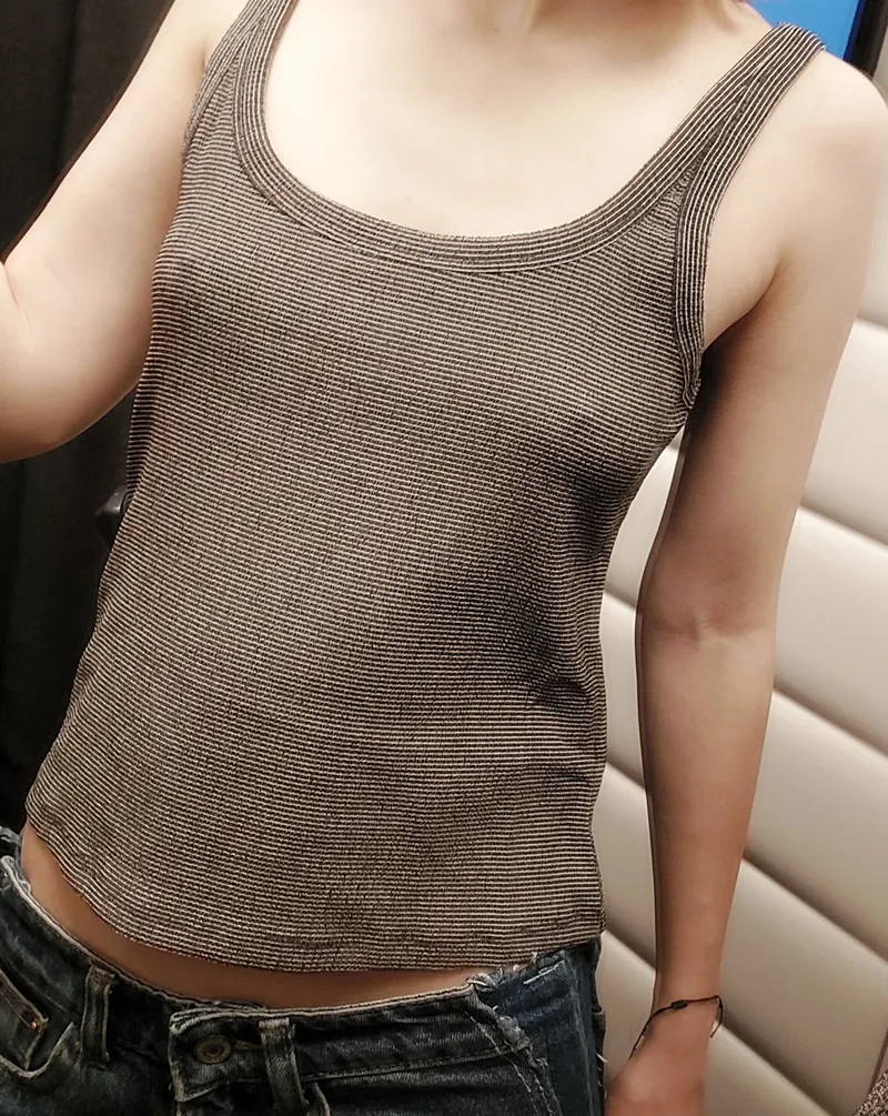 Thumbnail Casual Chic: Embracing Braless Fashion | SashaBarefoot