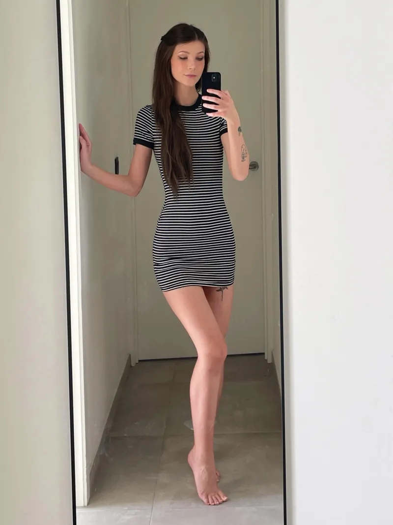 Thumbnail Captivating Dress Moments: Leg Focus | IvyNash