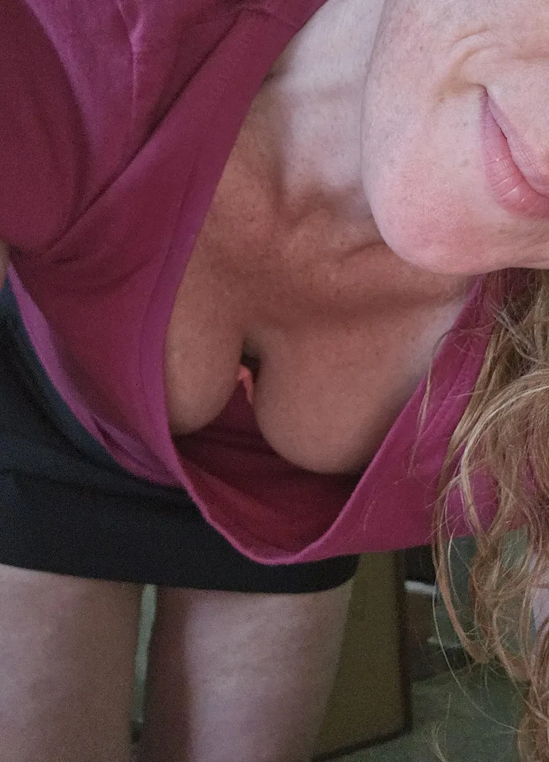 Thumbnail 05a3c Kicks Off the Weekend in Downblouse Style