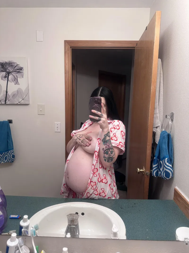 Thumbnail Pregnancy Glow: Sweat, Arousal, and Milk | SimilarParticular584