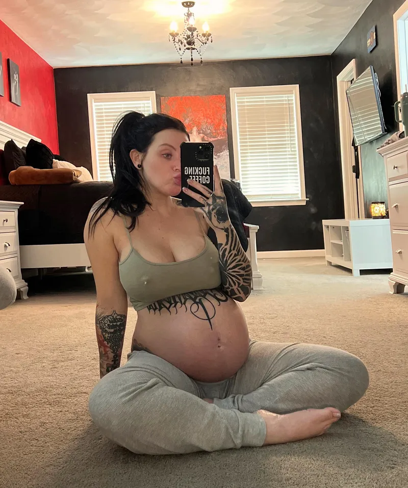 Thumbnail Embracing Sensuality: Confidence in PreggoPorn by raginpigletxx