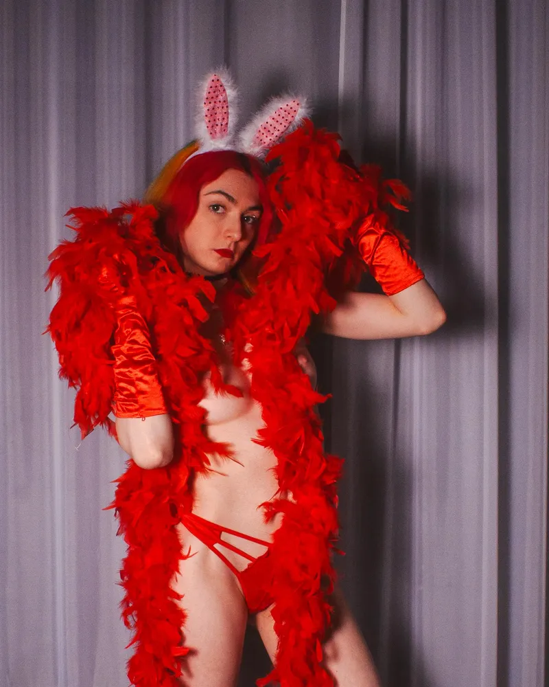Thumbnail LilyBlack1001: Unleashing Sensuality with a Red Feather Boa