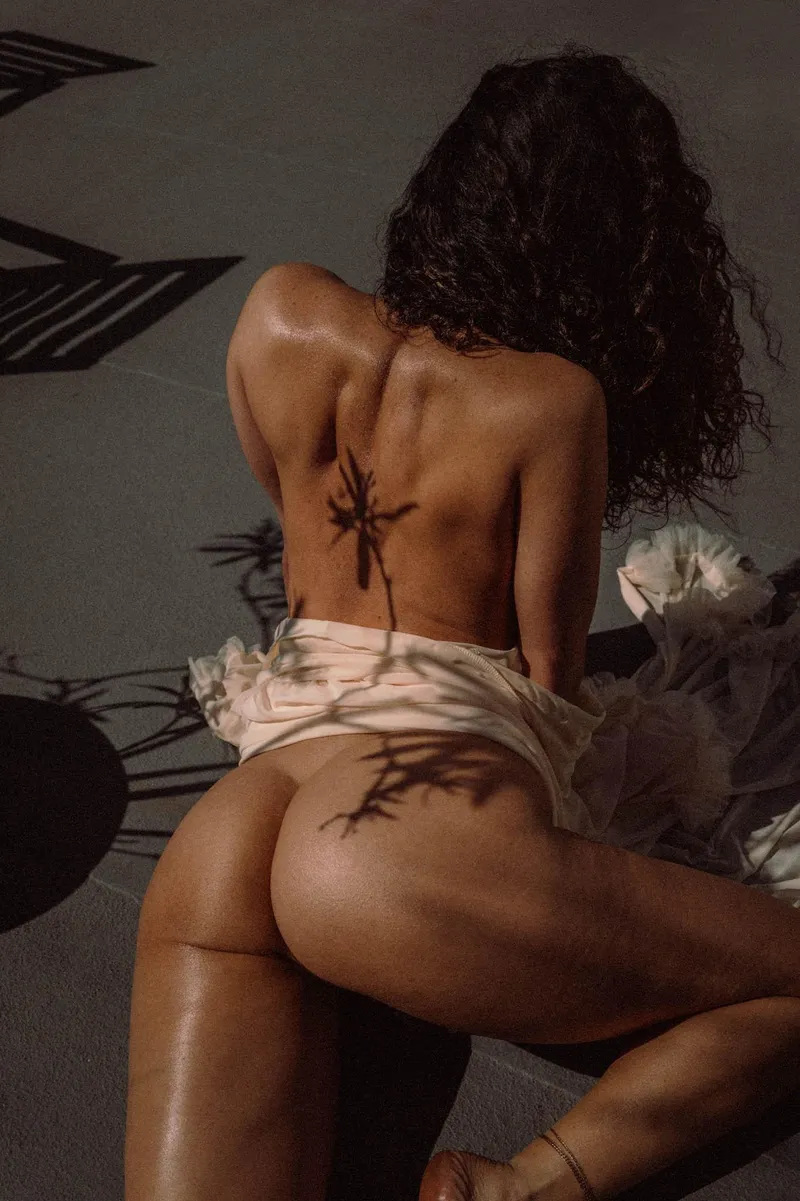 Thumbnail Eri's Allure: Aesthetic Exploration by EriYogaX in LaBeauteFeminine