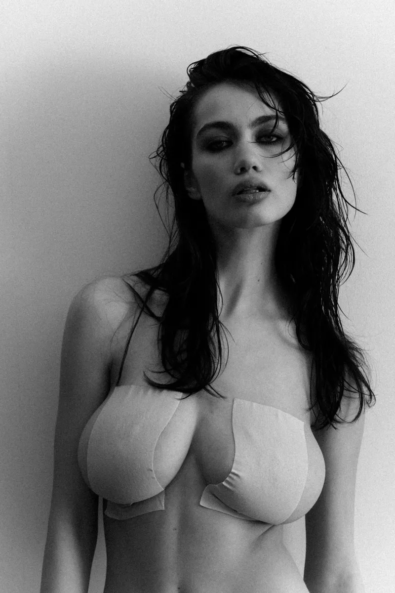 Thumbnail The Captivating Artistry of Katrin Korableva by Yaroslav Vorotilov