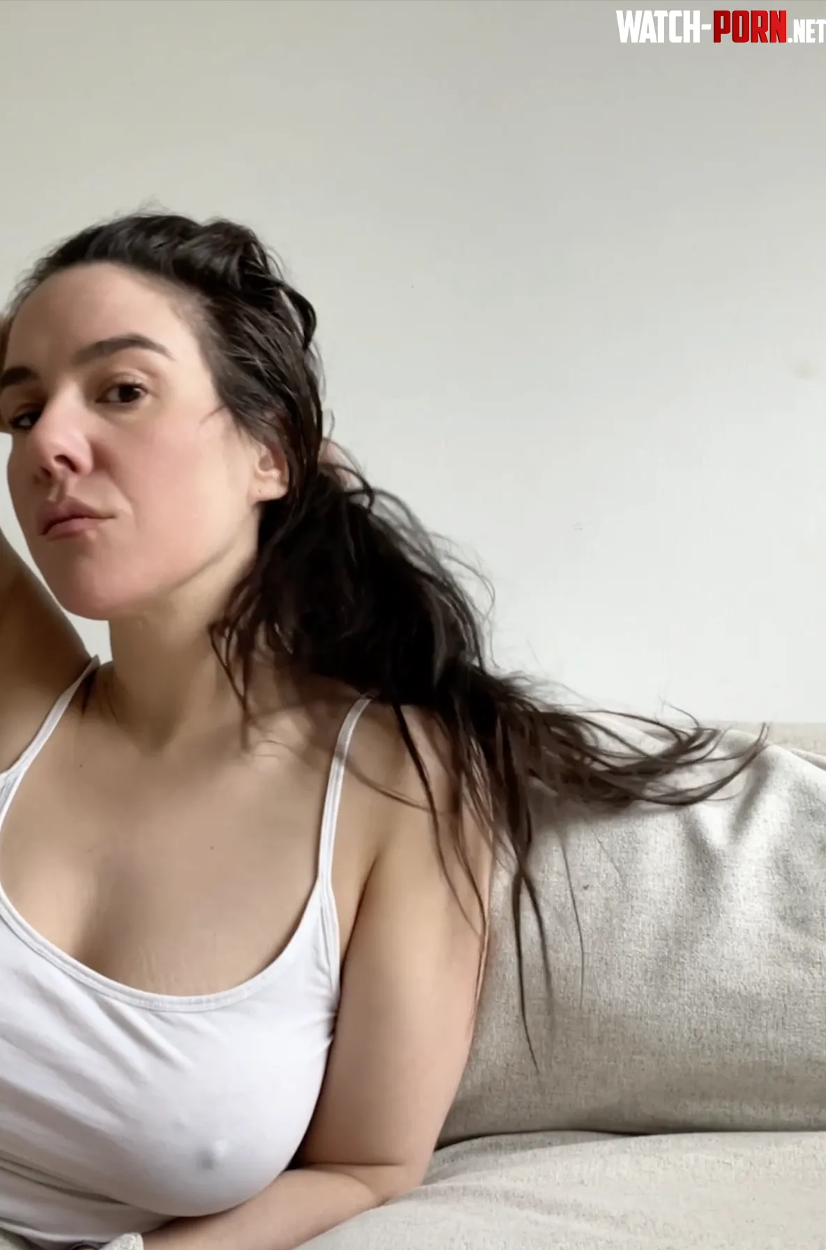 Write me a story about a single mom in a white tank top... by Milky_Lullabies