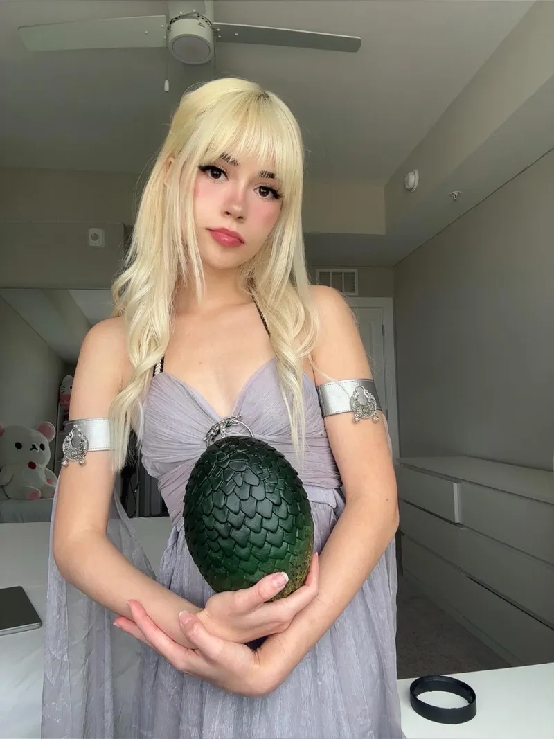 Thumbnail Jessie Rae Cosplays Daenerys Targaryen from Game of Thrones
