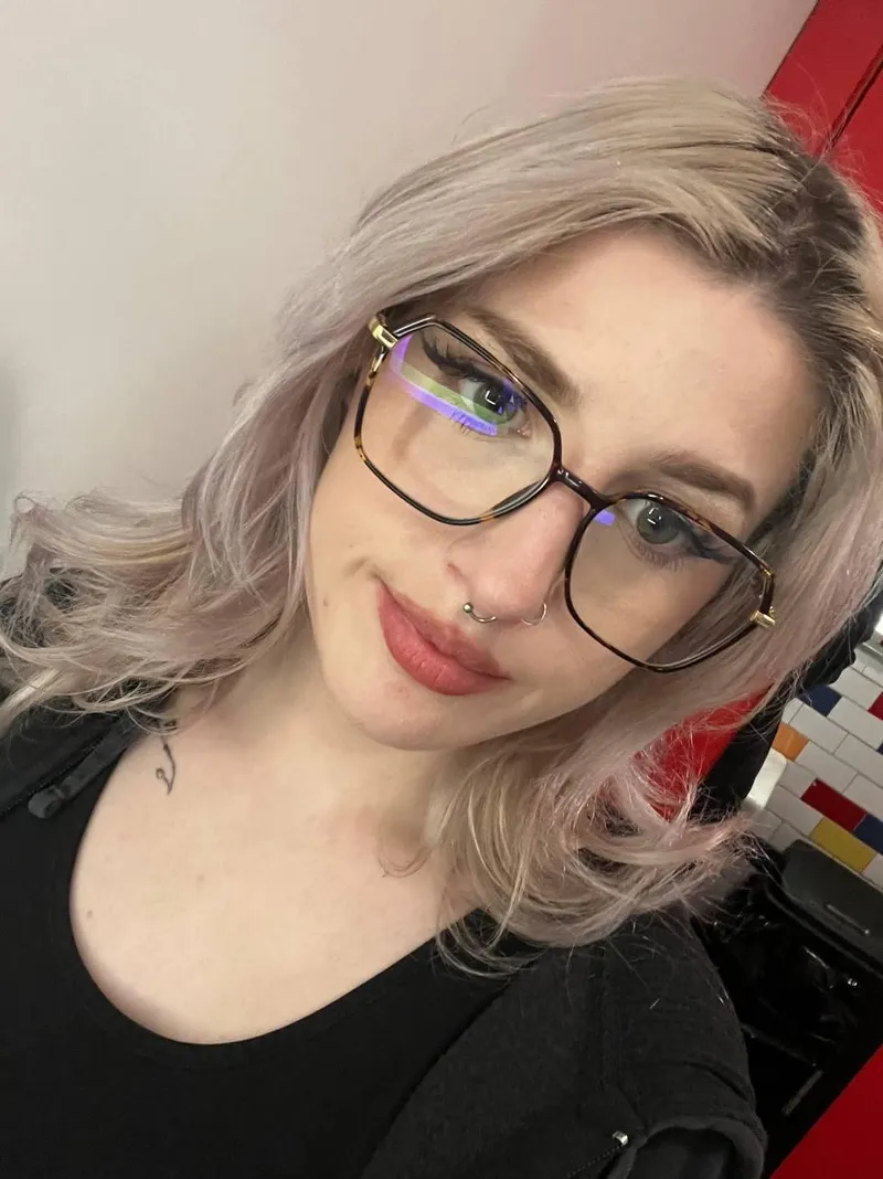 Thumbnail Velvetfairydust: Capturing the Perfect Blonde Moment