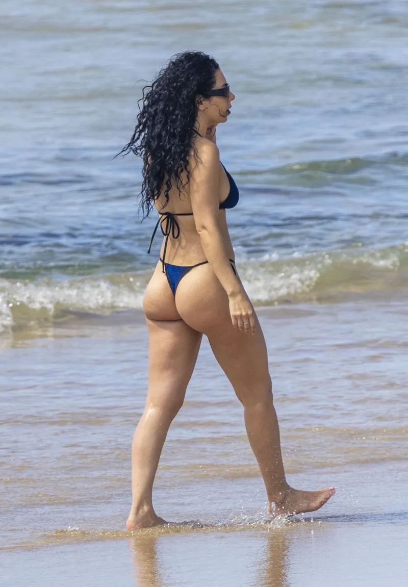 Thumbnail Charlie XCX: Exploring Celebrity Butts | Djf47021