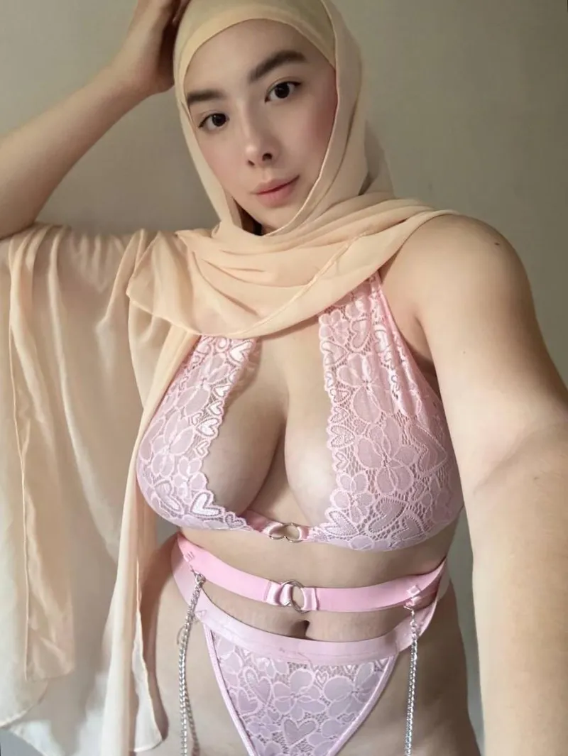Thumbnail Giving a Muslim Virgin Girl A Chance - hayyache Dives In