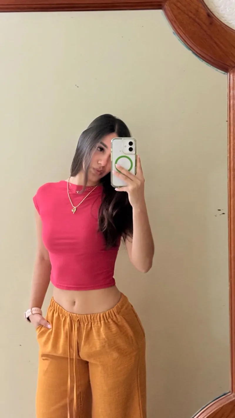 Thumbnail ViccyCuteSmile's Inquiry: Am I Cute Mirror Selfie