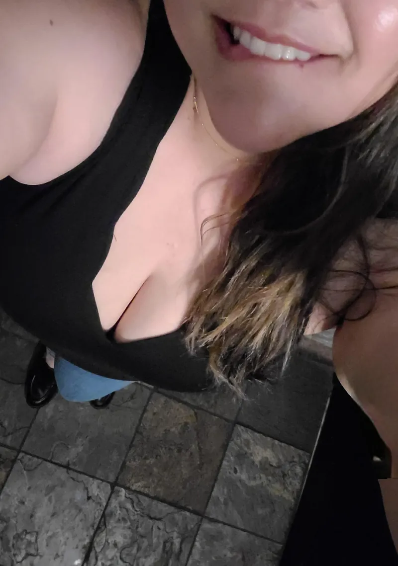 Thumbnail Intriguing Ways to Approach Someone at a Bar | AmethystMinx