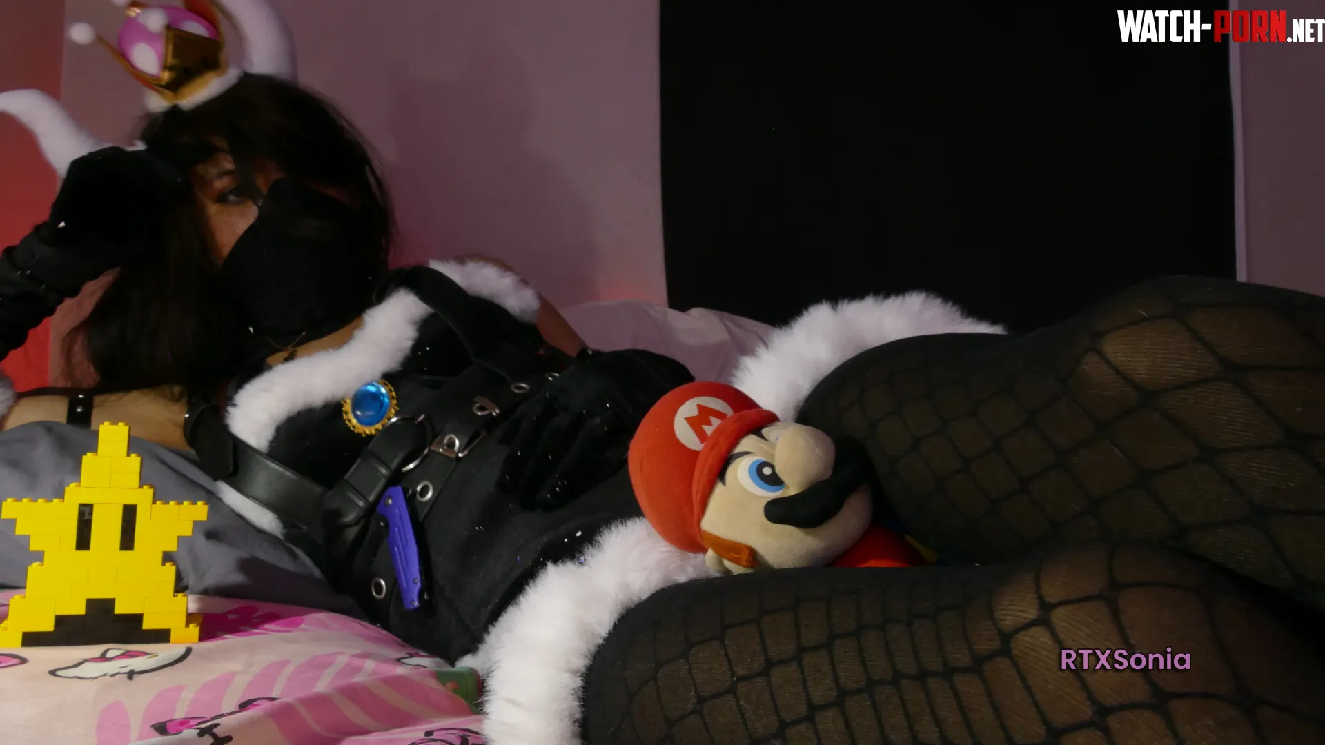 Mario keeps respawning only to die to the thigh crush over and over again, think you'd do any better? [T] by RTXSonia