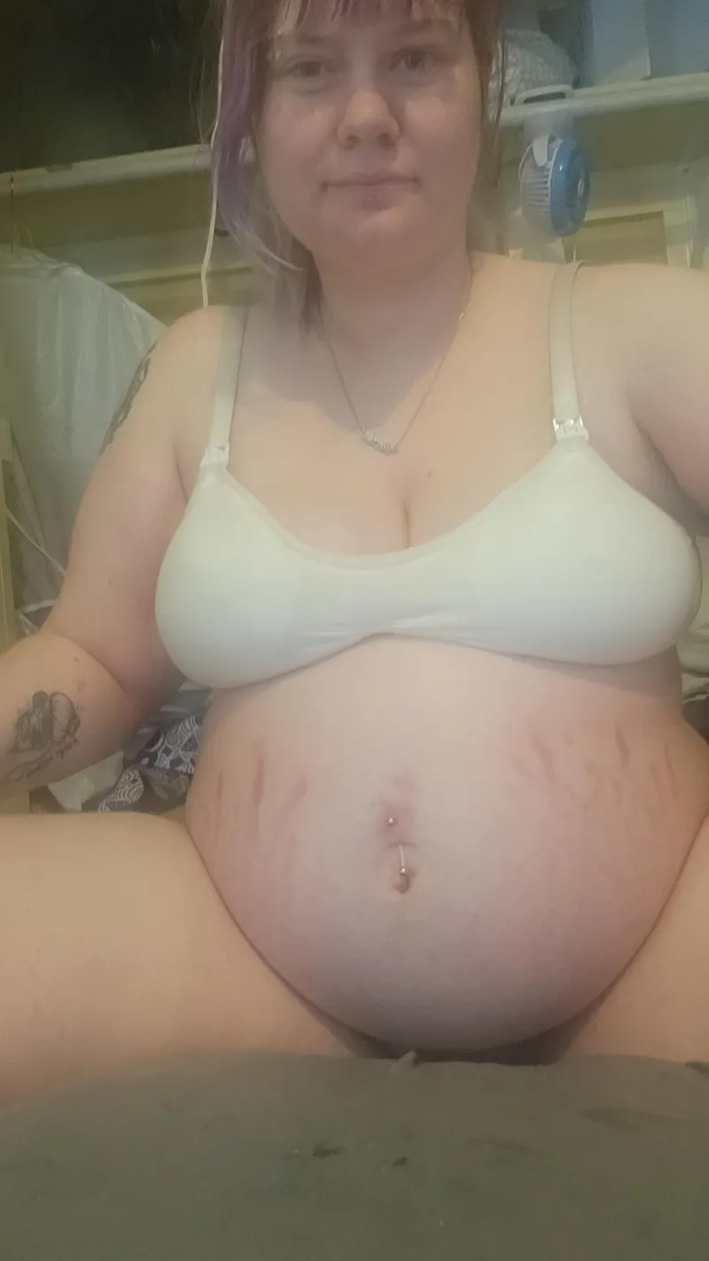Thumbnail Belly Affection: KlutzyAssignment1461's Baby Love | PreggoPorn Category