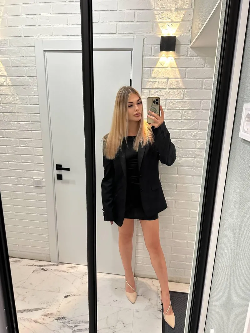 Thumbnail Does this look good on me? by RebbyPuffy