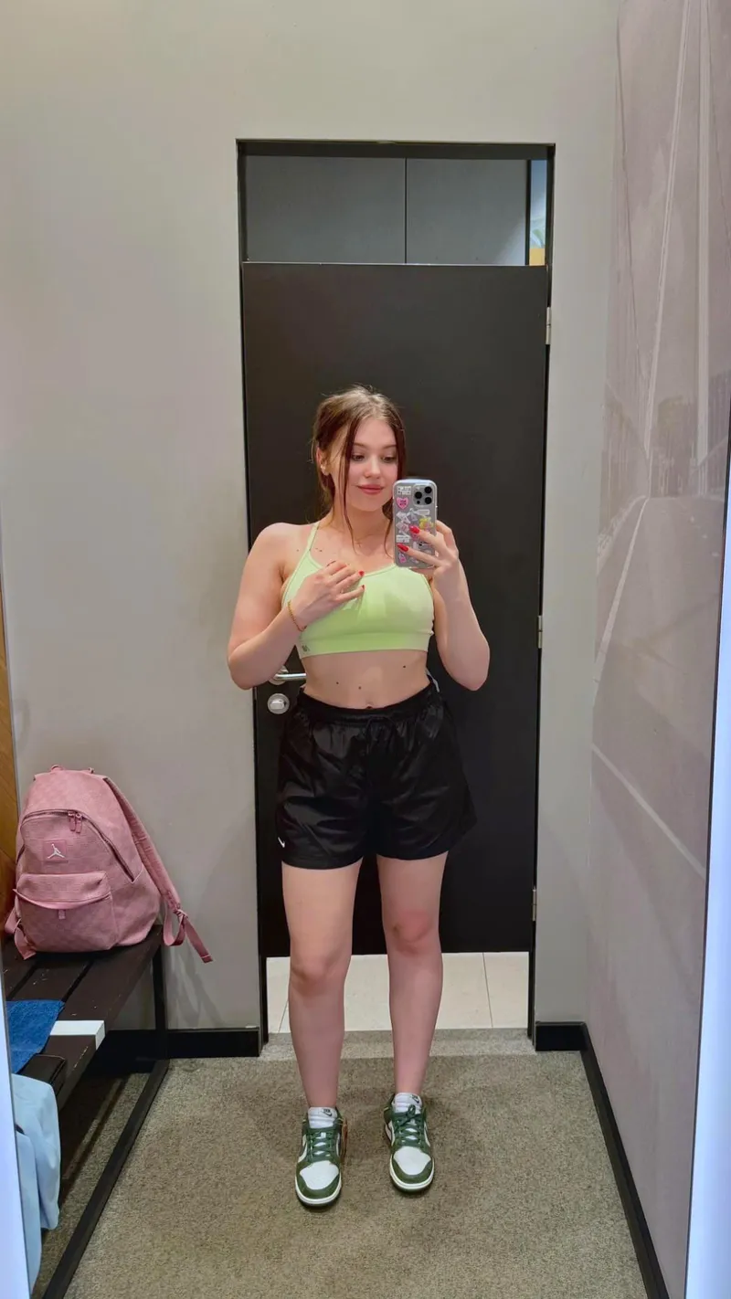 Thumbnail New Outfit Reveal: Discover xxxtruthahnxxx's Look | croptopgirls
