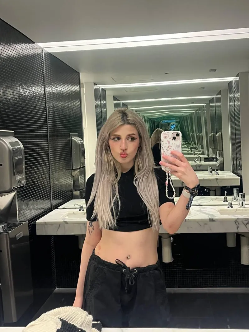 Thumbnail Embracing the Villain Vibe: velvetfairydust's Unique Outfit Showcase in Croptopgirls
