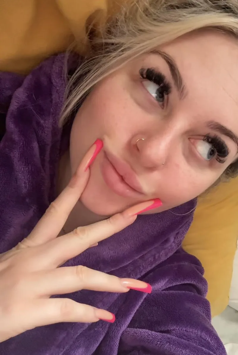 Thumbnail captainkatiexxx's Evening Affair Discusses Nail Fetish Desires