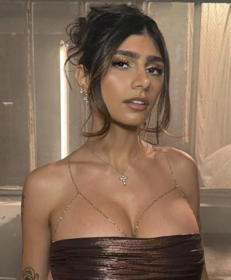 Thumbnail Discovering MiaKhalifa's Allure: Fine Shyt by AlexTheFFE