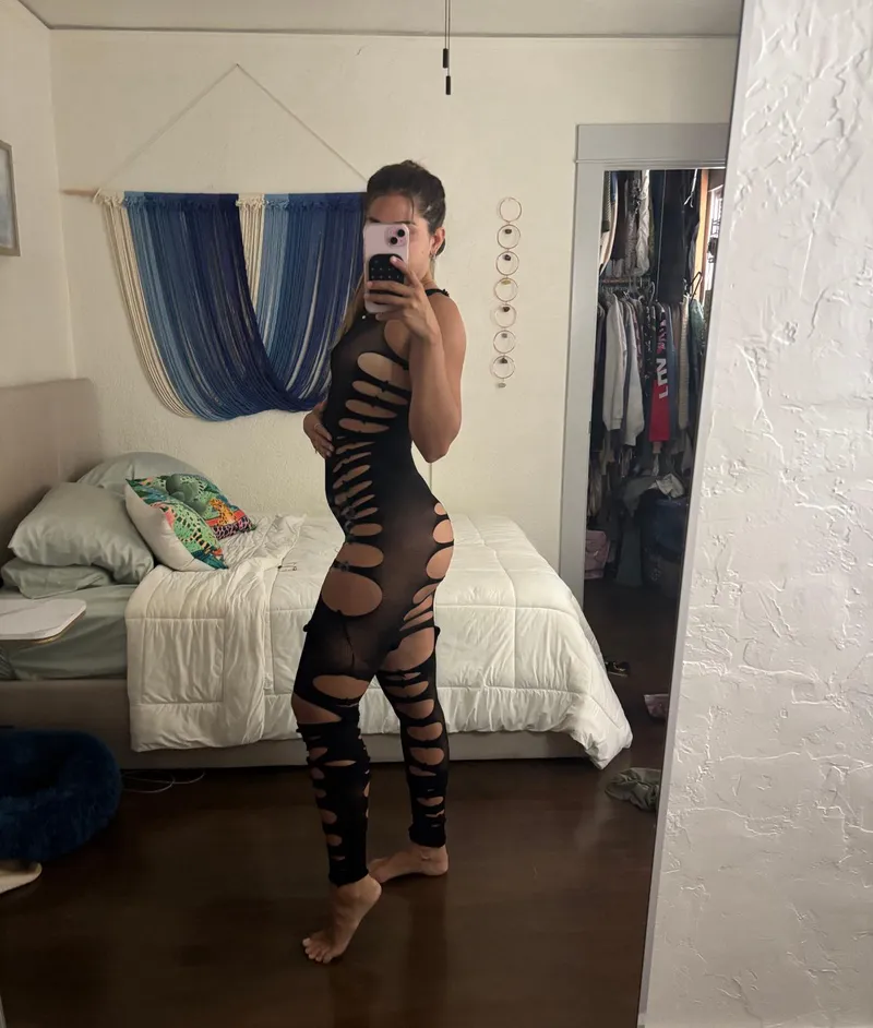 Thumbnail Just Vibin’ in This Lil Outfit by Equivalent-Meat-9466 in WhyEvenWearAnything