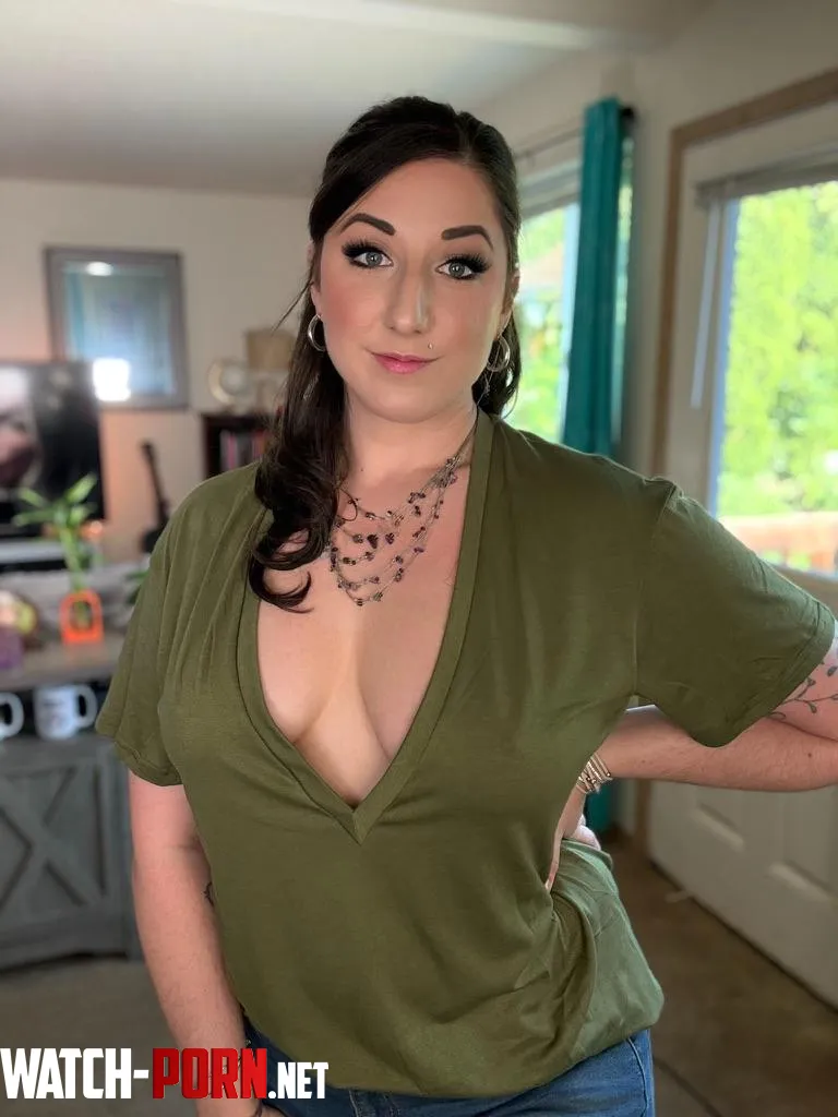 Do you think my date tonight will maintain eye contact, or will he accept this as an open invitation? I'm kinda hoping for the latter. by addamxeveruinthings