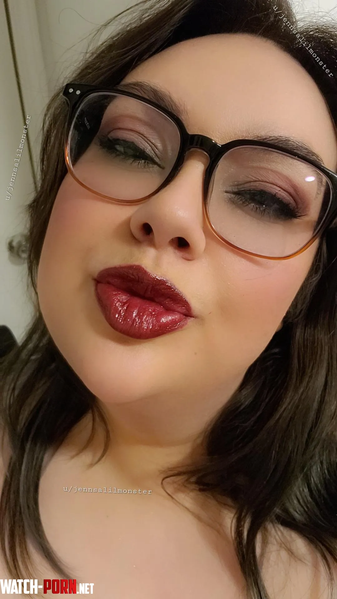 Candy Apple Kisses by jennsalilmonster