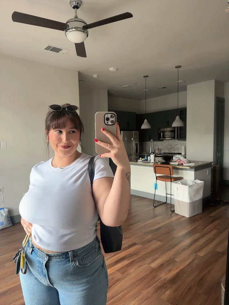 Thumbnail So Big: Unveiling the Charms of 2busty2hide with melkteeth