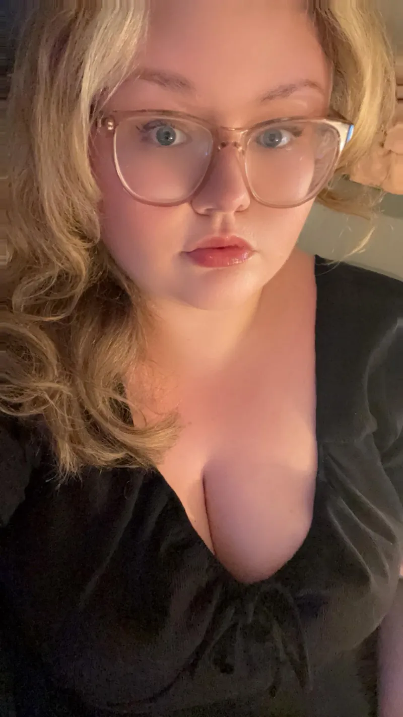 Thumbnail CherryCola897 Wants to Make Your Evening Better - Chubby Talk | Category: Chubby