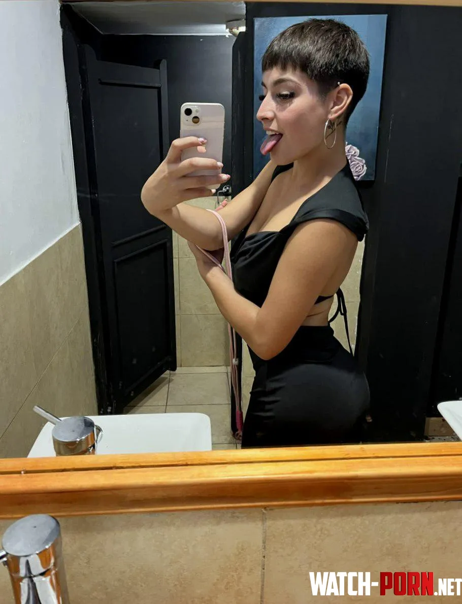 Hope i look classy to you? by Nikkispicee