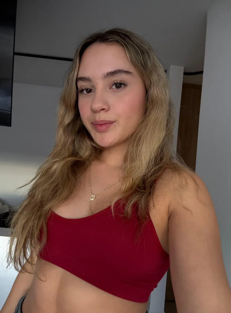 Thumbnail SabrinaZest41 Feels Hot in Red Croptop