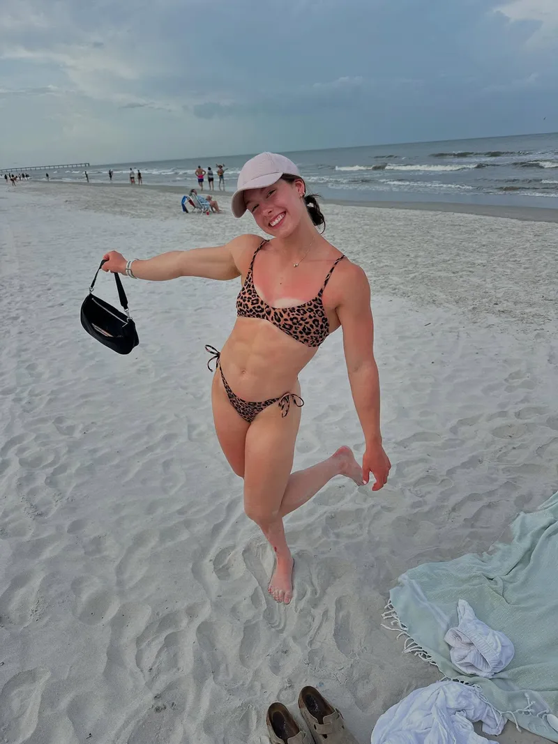 Thumbnail Discover Athletic Beauty: Emma Lawson's Profile on AthleticGirls