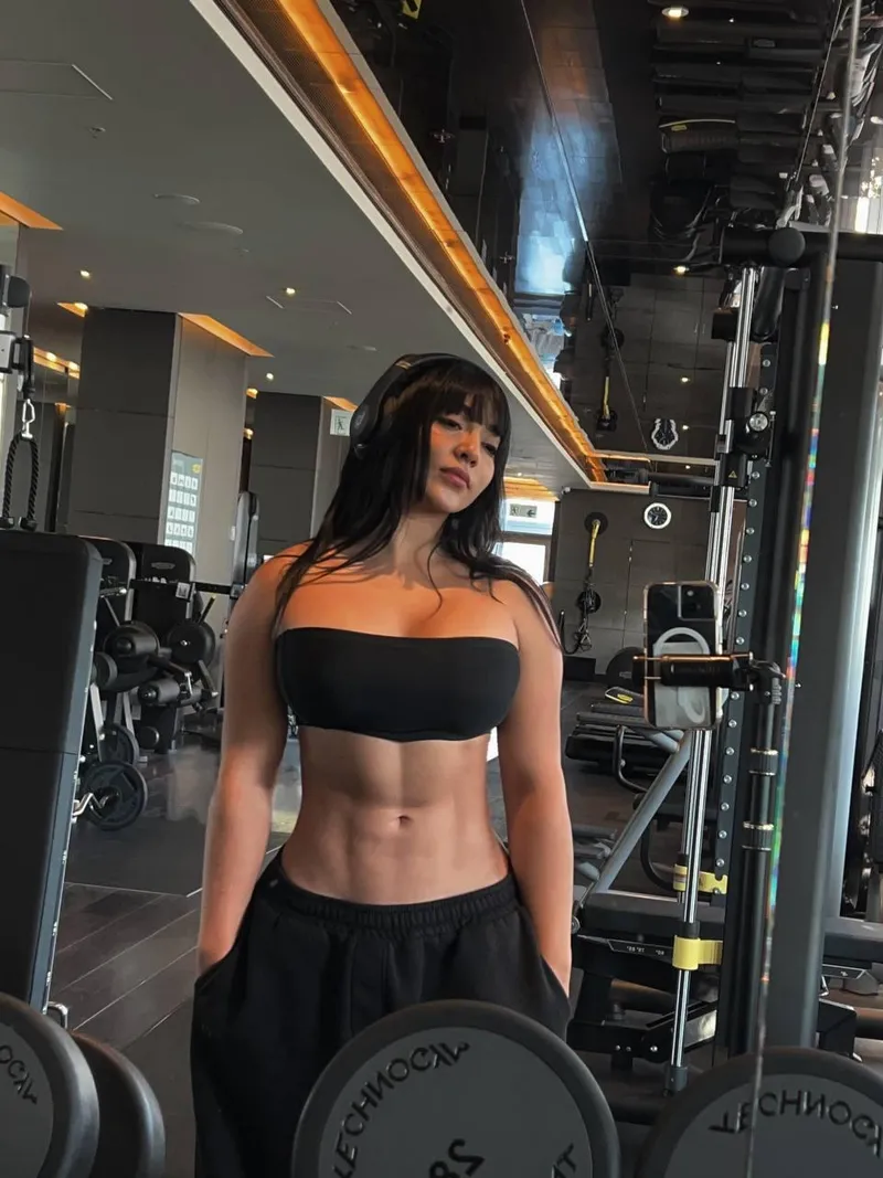 Thumbnail Sculpting the Body, Owning Unmatched Attitude with FawniexxGlowbean