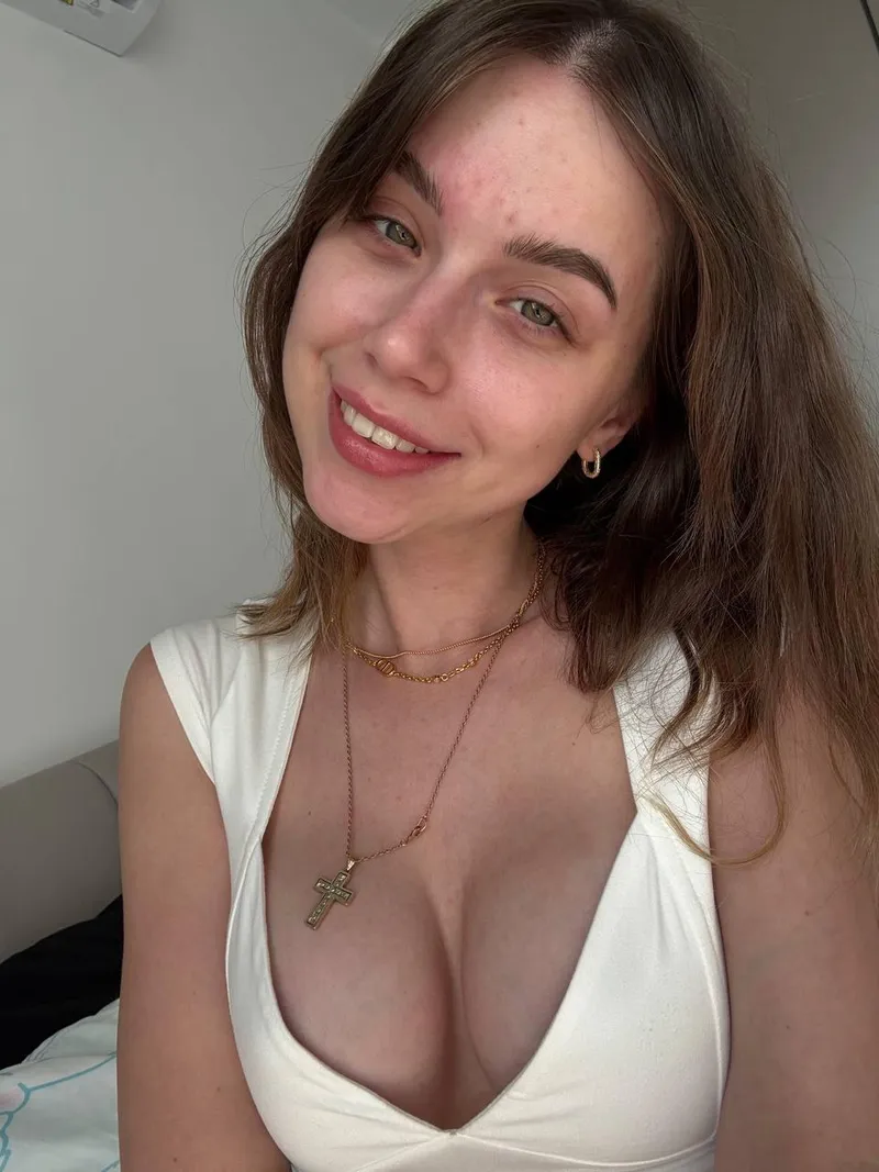 Thumbnail CelestialGoldJubilee Enjoys a Morning Walk with a Perfect Cleavage