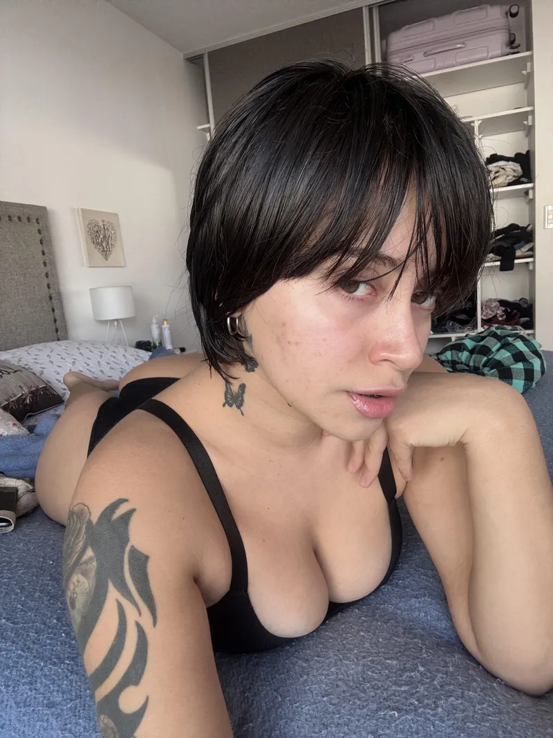 Thumbnail Able_String_7317 Contemplates Cutting Bangs in a ShortHairChicks Context