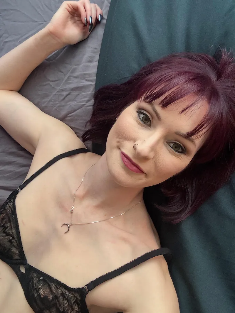 Thumbnail Allalexfeet Invites You to Cool Down with Her Content