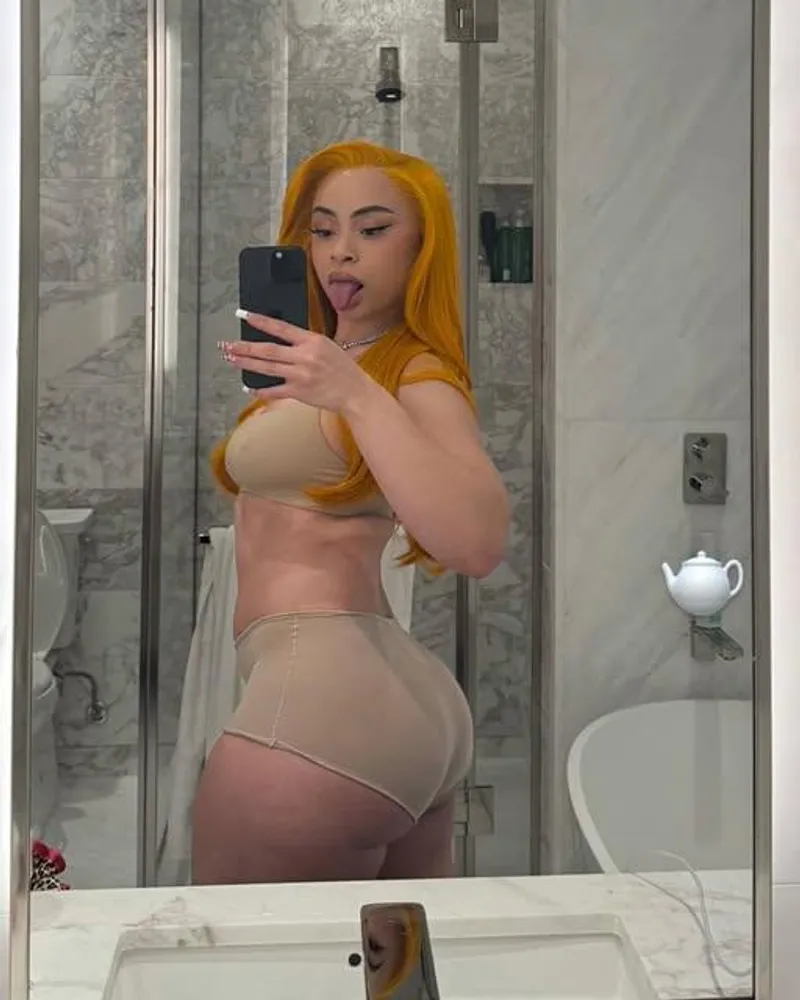 Thumbnail CelebrityButts: Ice Spice's Tempting Booty Display