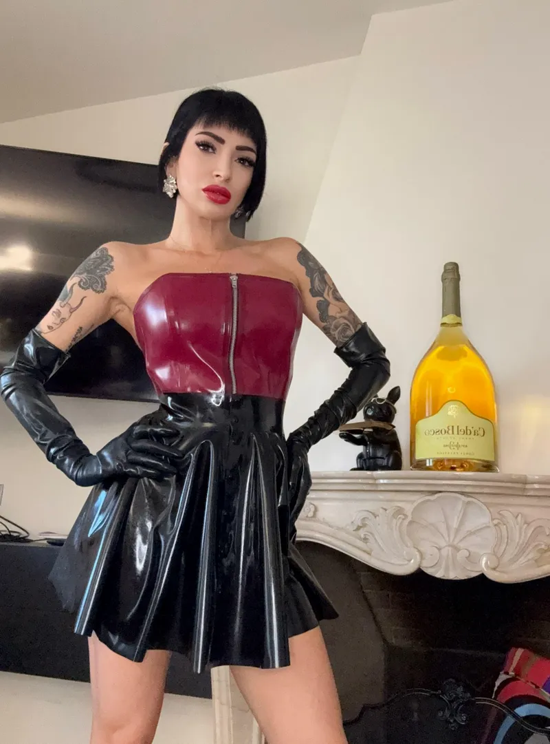 Thumbnail Exploring Latex as a Fetish with Consistent_Annie175