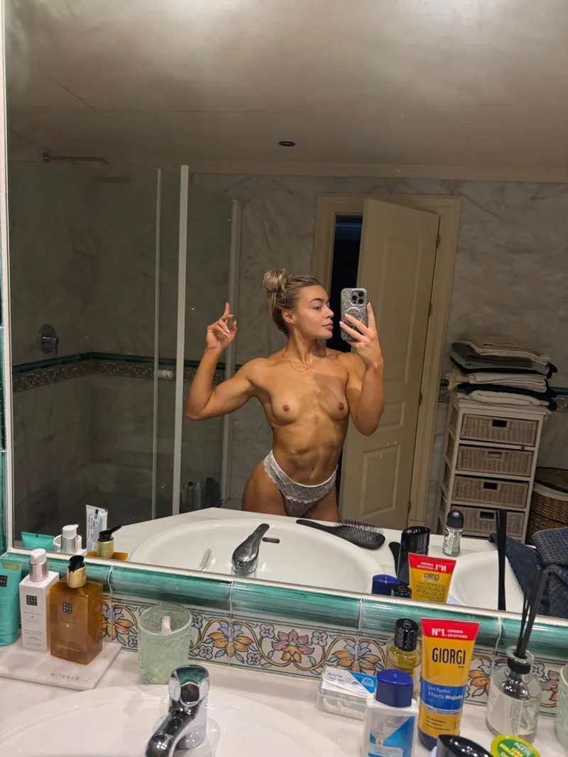 Thumbnail VelvetModena's Body Journey: From Hopeful to 'Lights On' Sex Confidence