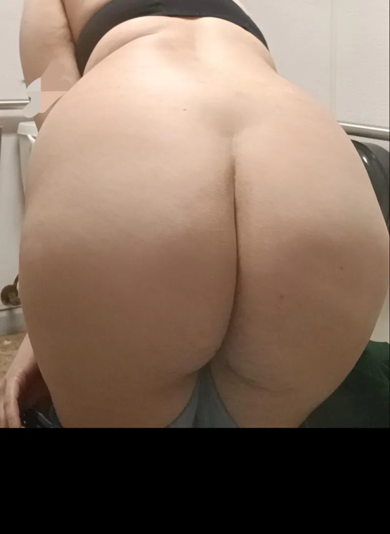 Thumbnail Natural-Net2872 Questions: Do I Have a Nice Chubby Ass?