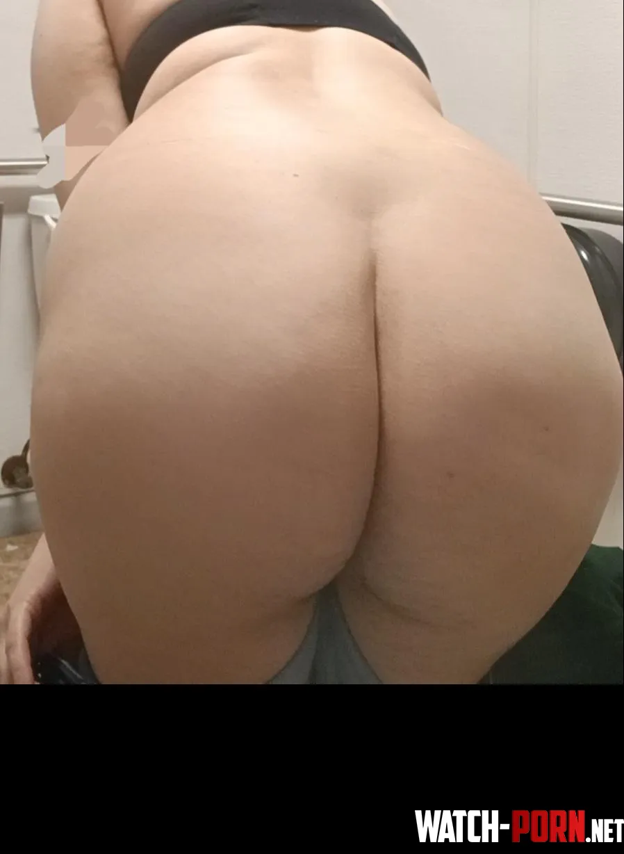 Do I have a nice ass? I've always been insecure about it :( by Natural-Net2872