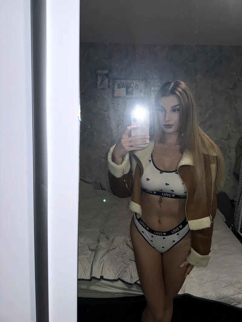 Thumbnail Experience carletTremble's Stay At Home Fashion Journey in nsfwoutfits