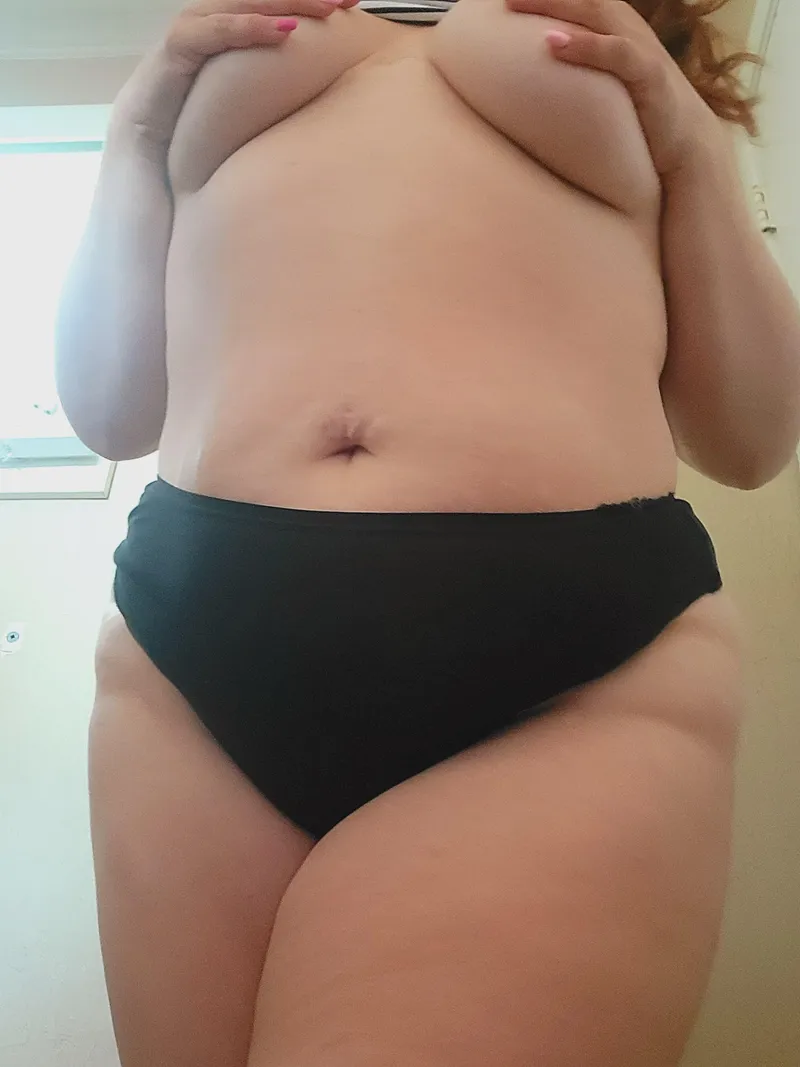 Thumbnail Latina MILF likes it when you watch by KikiFromCali