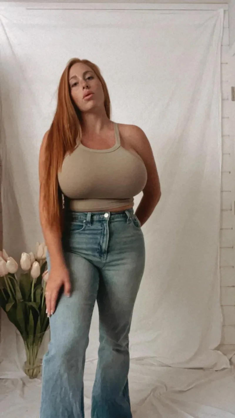Thumbnail Busty redhead by Fouronefivethrowaway