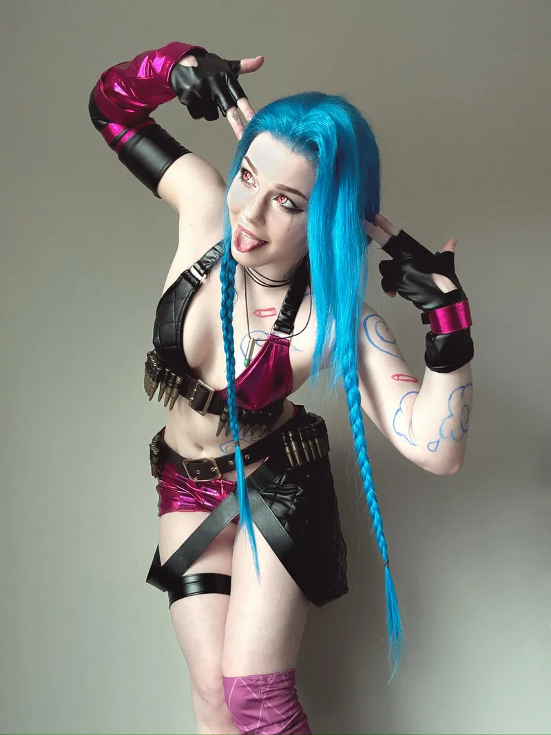 Thumbnail Jinx (League of Legends) Cosplay by egirlcake