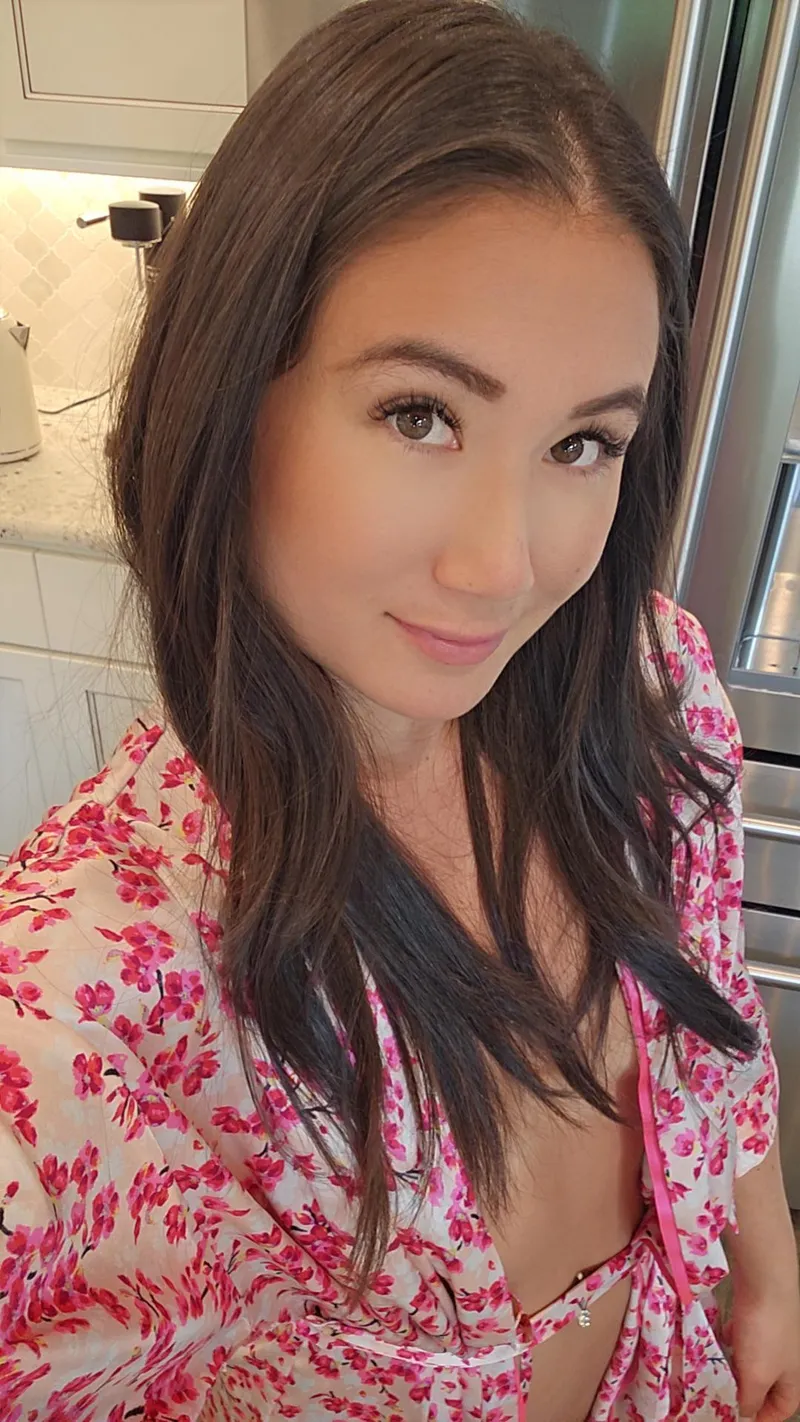 Thumbnail Not Wearing a Bra Under This: nikkidavisxo’s asiansgonemild Revelation