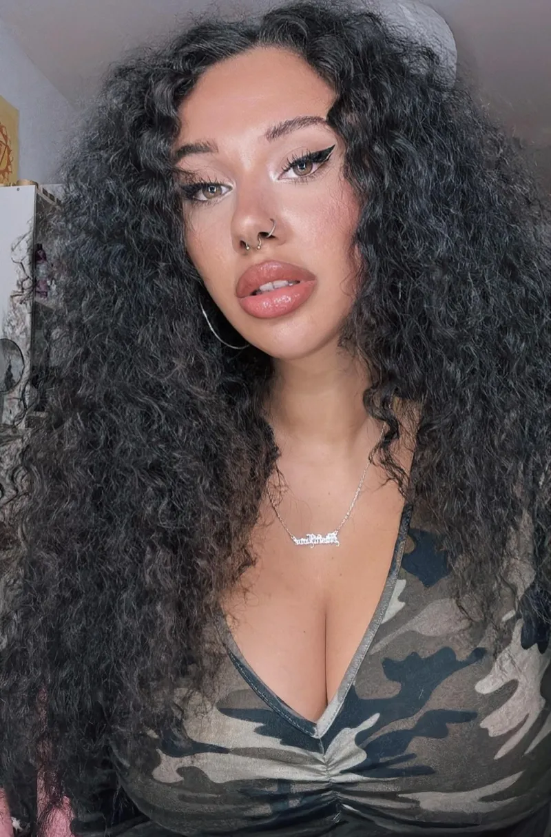 Thumbnail Realelectriclady's Instagram Elegance: Lucia__Diaz's Insights
