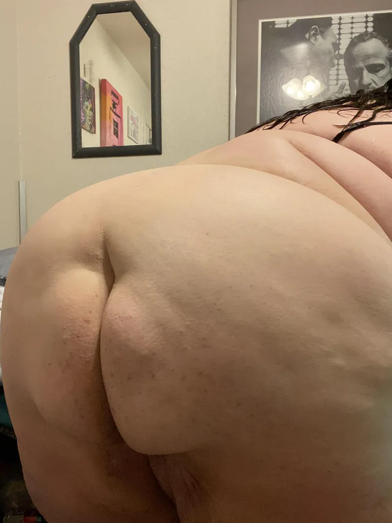 Thumbnail Sillykbell's Body Positivity: Imperfect Butt Admirer