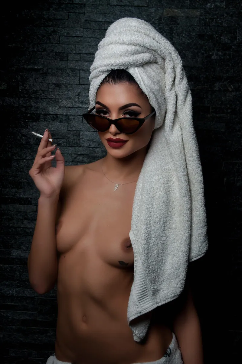 Thumbnail Captivating Gaze: Are You Looking? | VanessaOssry | Category: ClassySexy