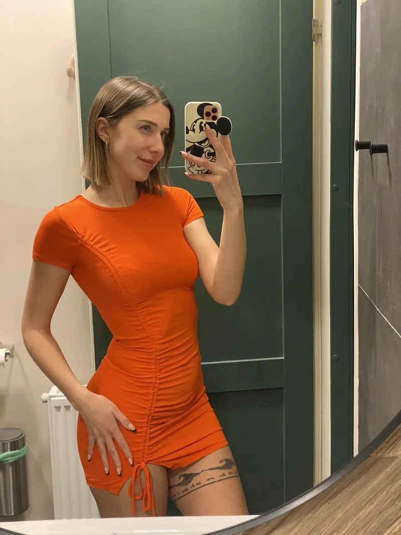 Thumbnail What do you think of my dress, do I look good? by bubblyybrooke