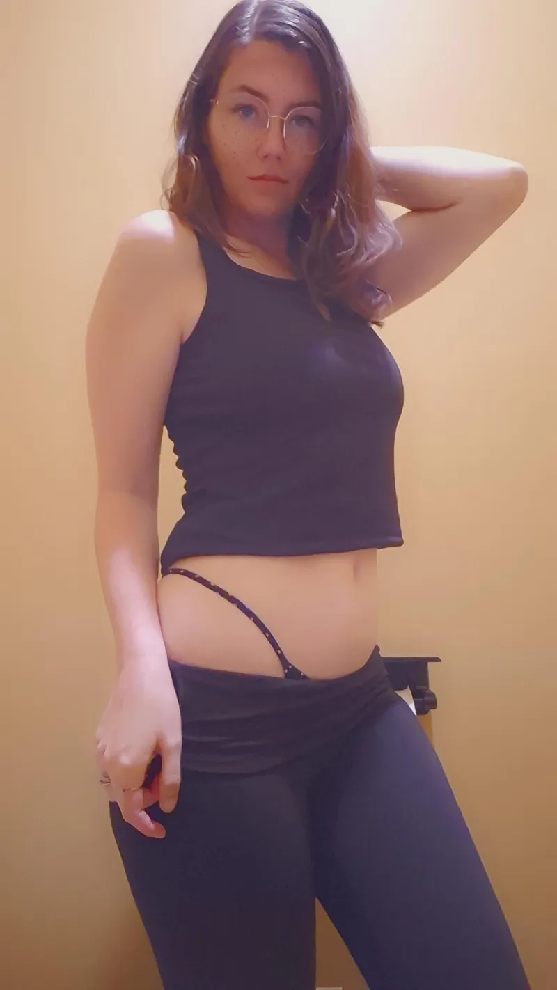 Thumbnail Jess_Rabbit6162's Fashion Insight: The Impact of a Crop Top